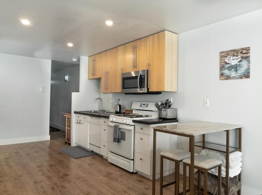Modern Condo Steps From The Ocean Anchorage Exterior photo